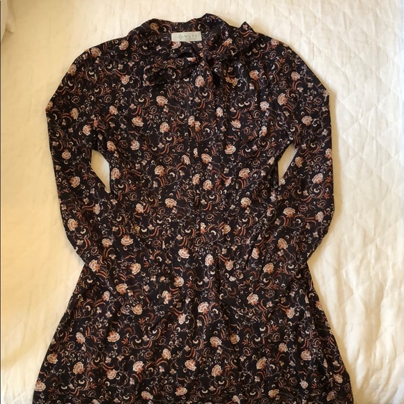 WAYF - Tie front Pleated Dress - size small - Picture 5 of 5